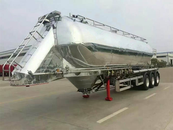 Stainless steel bulk cement semi-trailers 