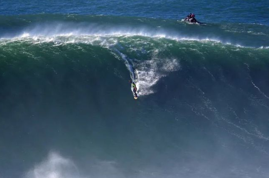 211214 Full of enthusiasm 2021 Portgual Nazare surfing competition on Dec. 13, 2021-1.png