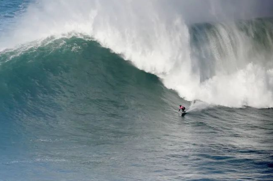211214 Full of enthusiasm 2021 Portgual Nazare surfing competition on Dec. 13, 2021-2.png