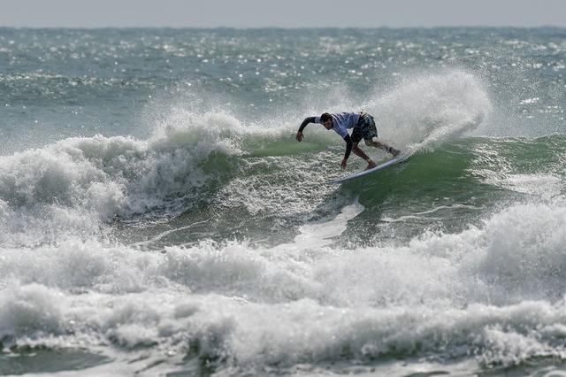 2020108 Improve surfing skills and popularize surfing culture -4.png