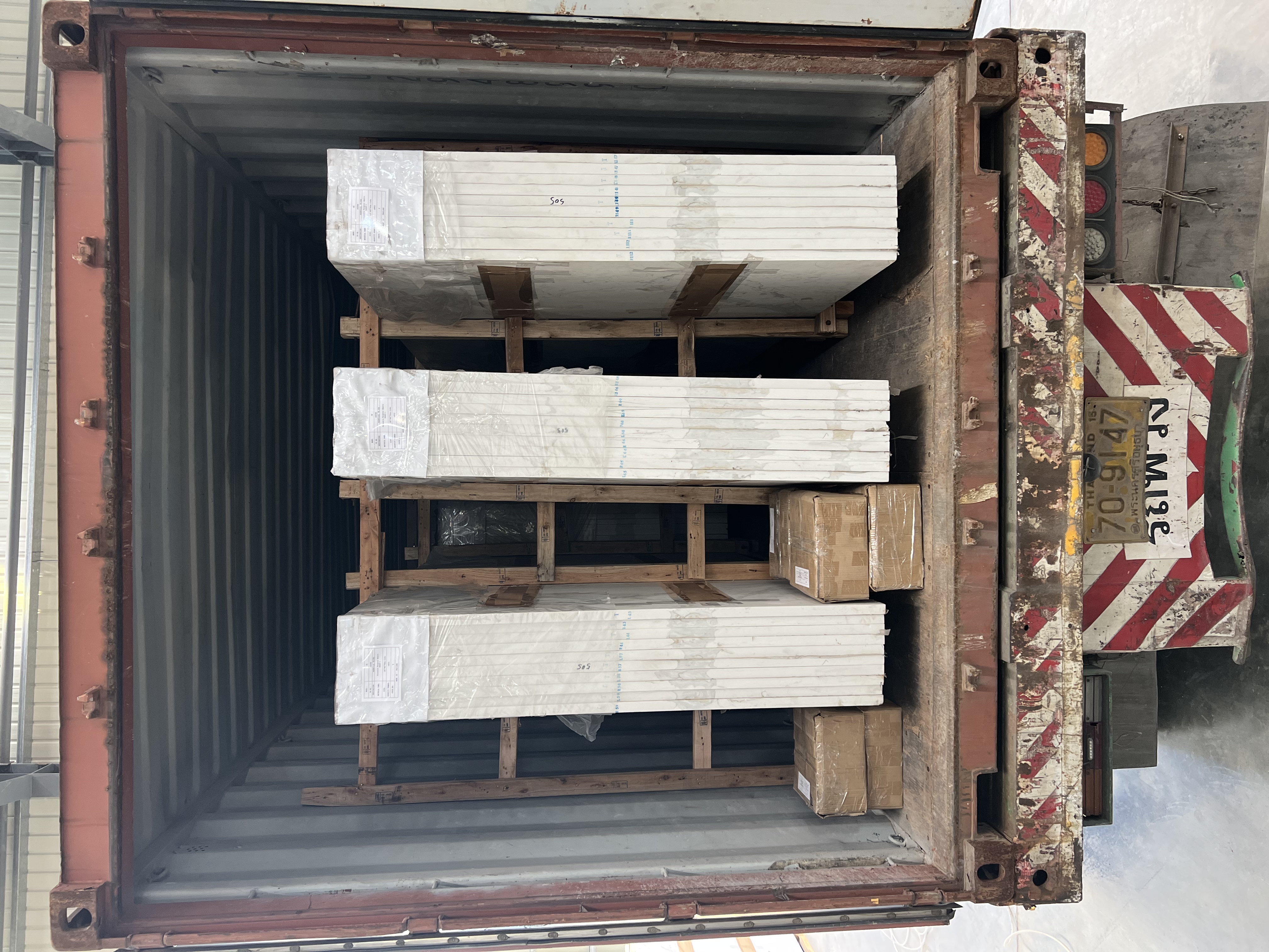 Packing  Container Shipment  Marble Look Quartz-2.jpg 