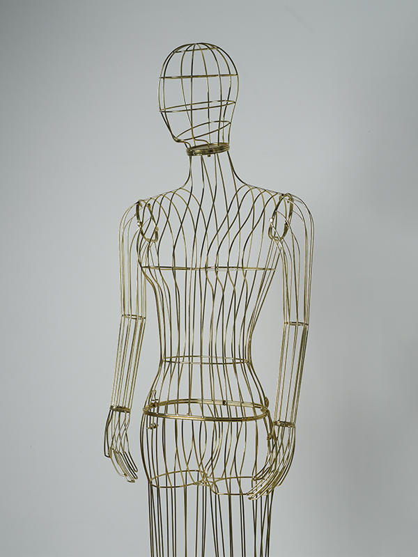 Metal wire mannequins-UNMW005-4-Unique Visual Merchandise.jpg