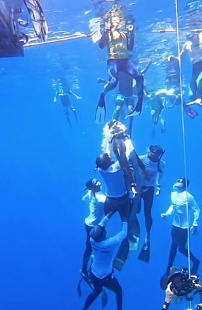 221202 Diver loses consciousness while attempting to break deep diving world record-2.png 