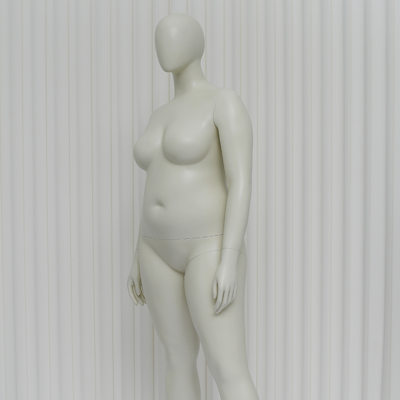 Over size mannequin-04-Unique Visual Merchandise.jpg