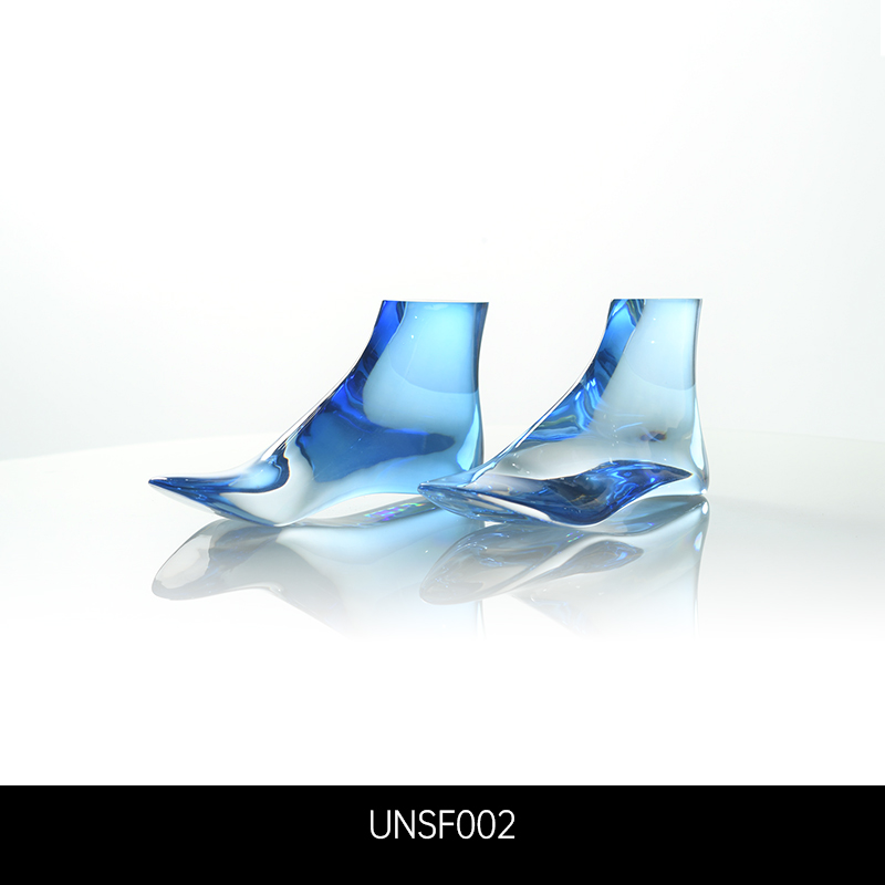 Acrylic Props Shoe UNSF002-1-Unique Visual Merchandise.jpg