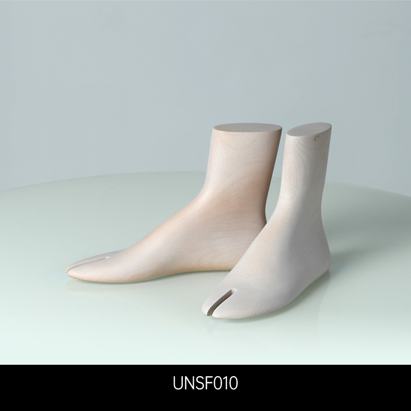 Acrylic Props Shoe UNSF010-1-Unique Visual Merchandise.jpg