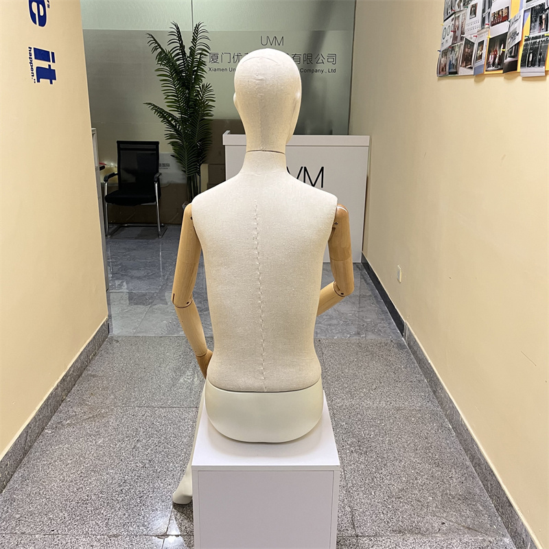 Mannequins-UNMF-024-2-Unique Visual Merchandise.jpg