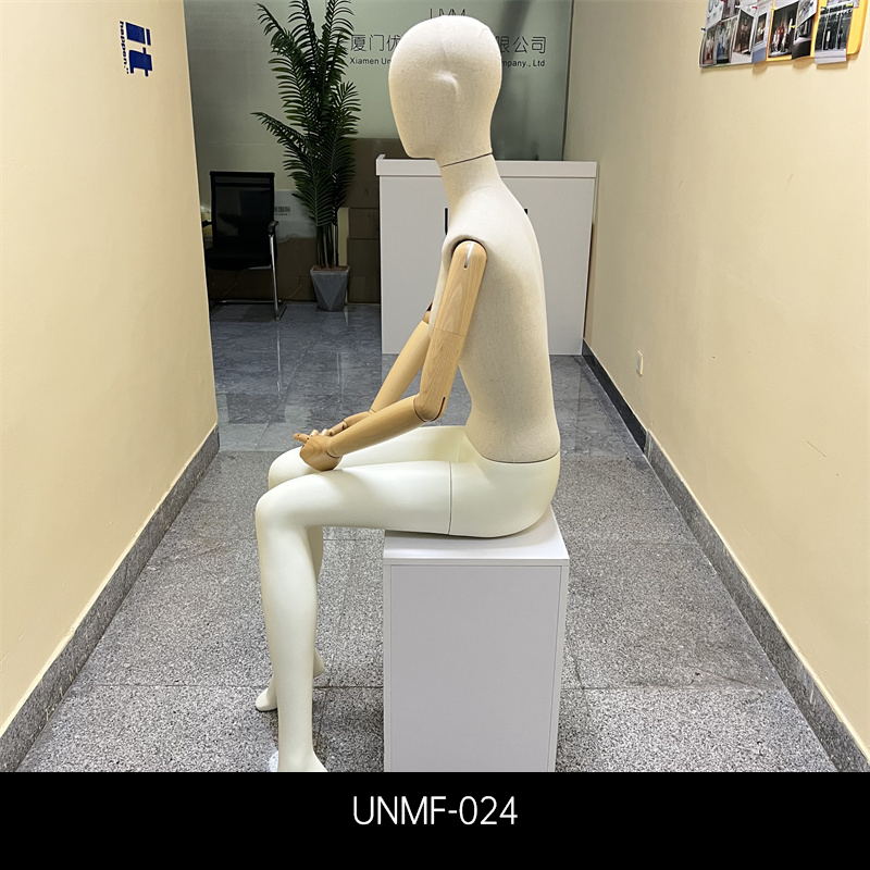 Mannequins-UNMF-024-1-Unique Visual Merchandise.jpg