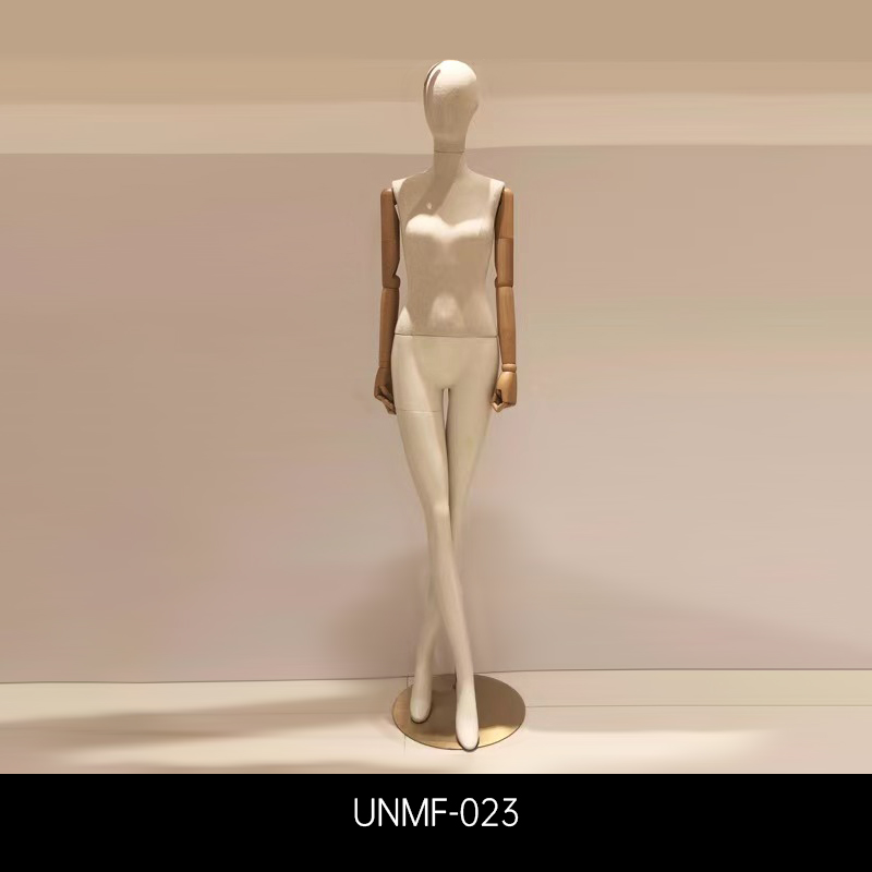 Mannequins-UNMF-023-1-Unique Visual Merchandise.jpg
