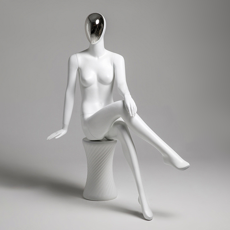Mannequins-UNMF021-2-Unique Visual Merchandise.jpg