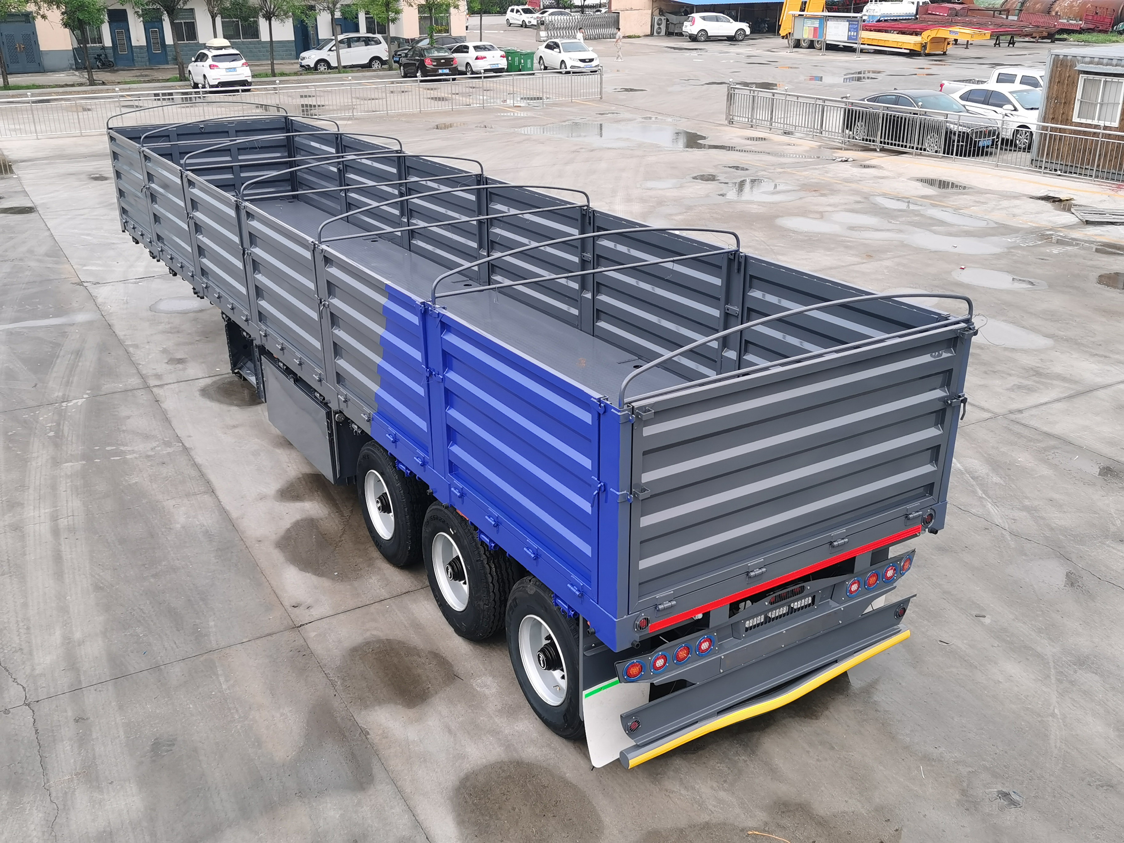 Tri Axle Side Wall Trailer.jpg 