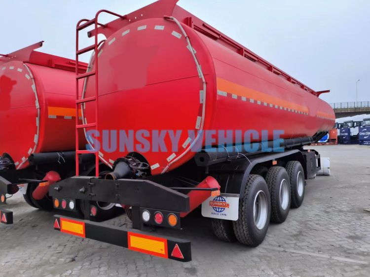 Liquid bulk tanker semi-trailer for palm oil.jpg 