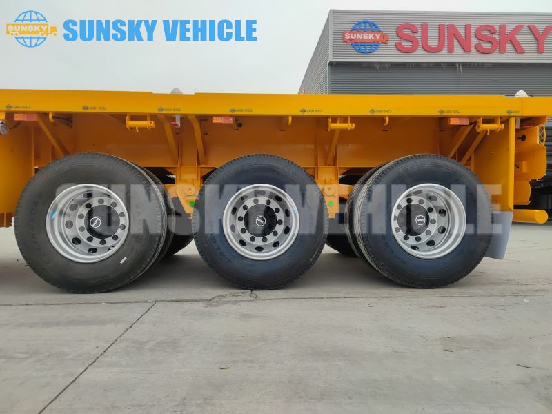 Tri-axle Flat Deck Trailer.jpg 