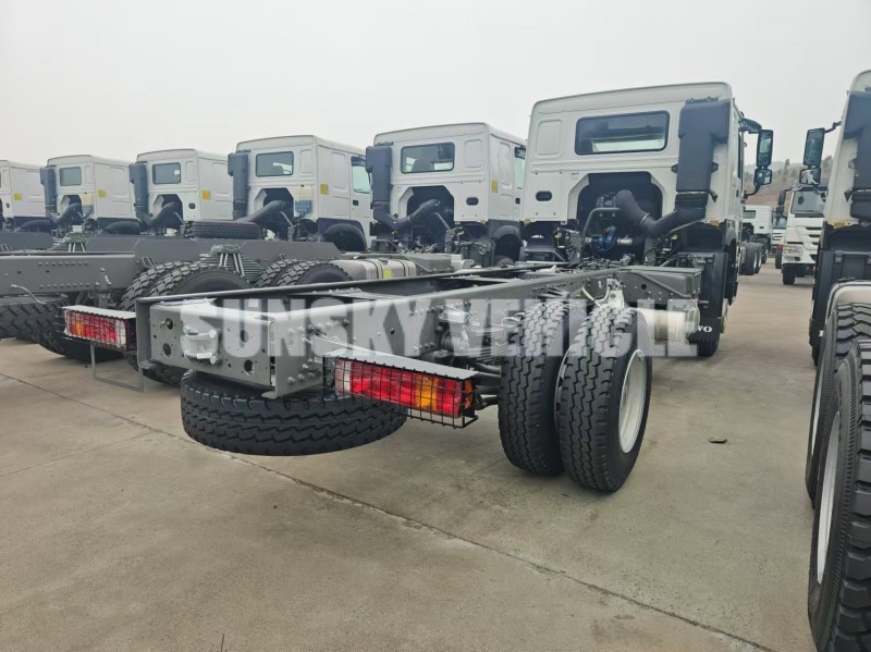 HOWO 300HP CARGO TRUCK CHASSIS for sale (2).jpg 