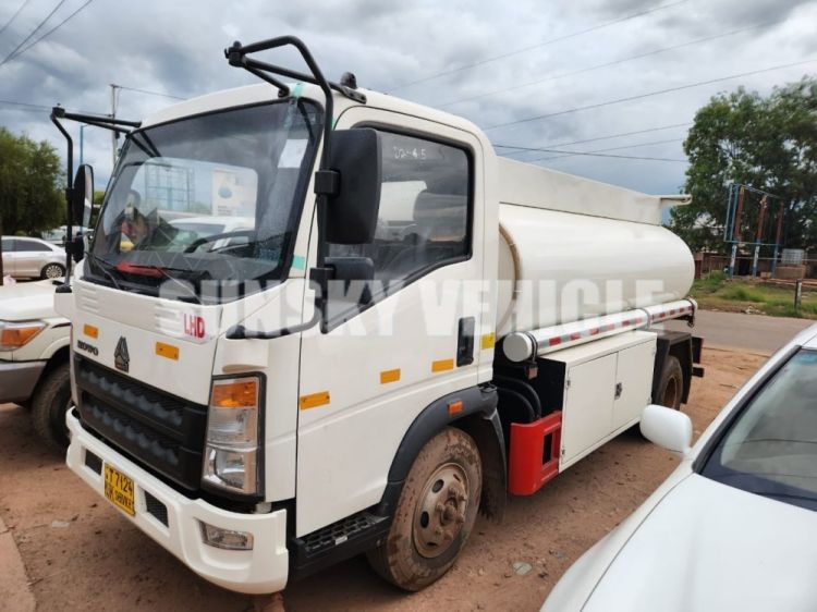 HOWO Fuel Tank Truck for sale in Congo.jpg 