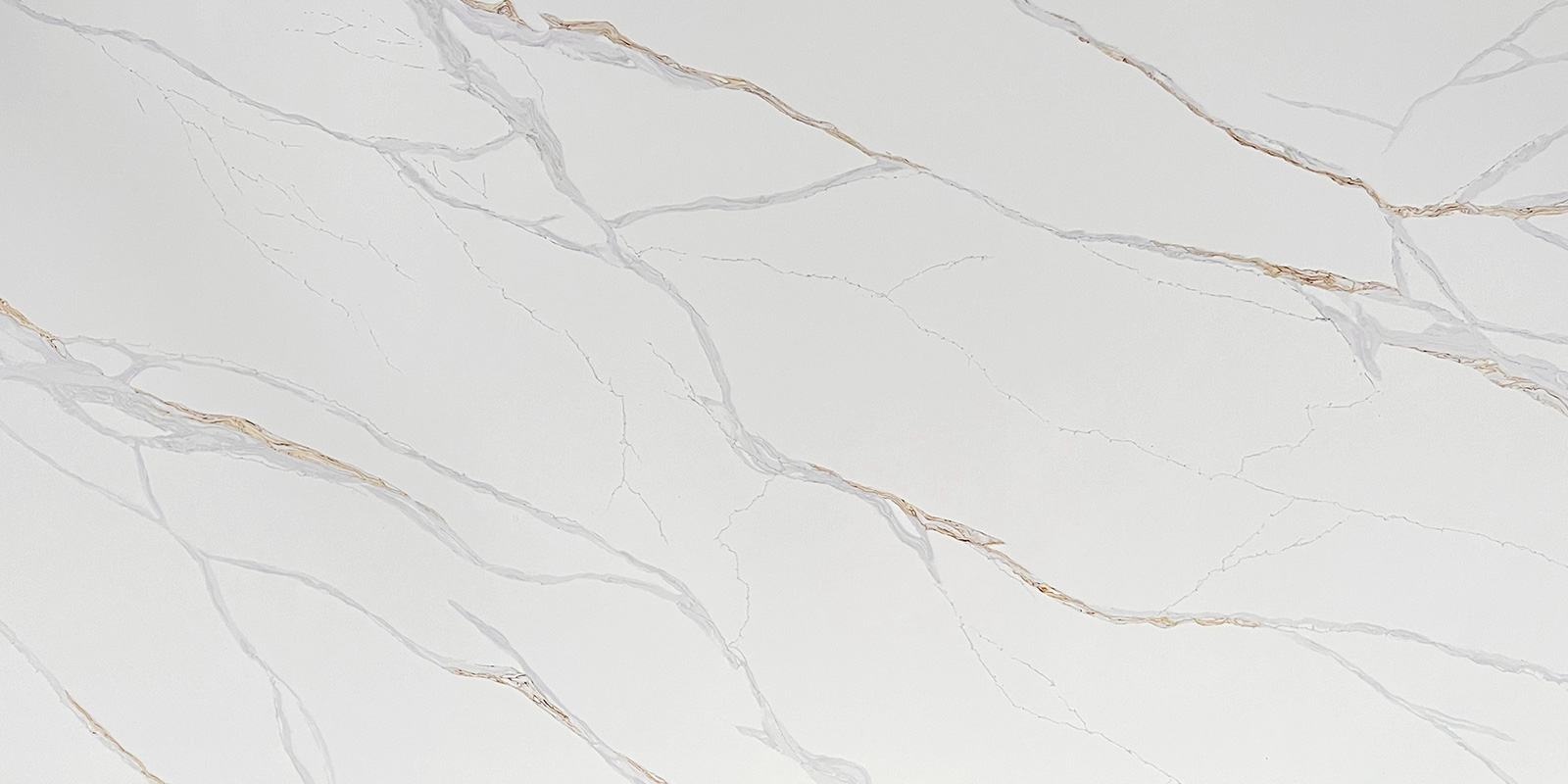 Artificial Gold Vein Calacatta White Quartz Slabs GQ-T8001.jpg