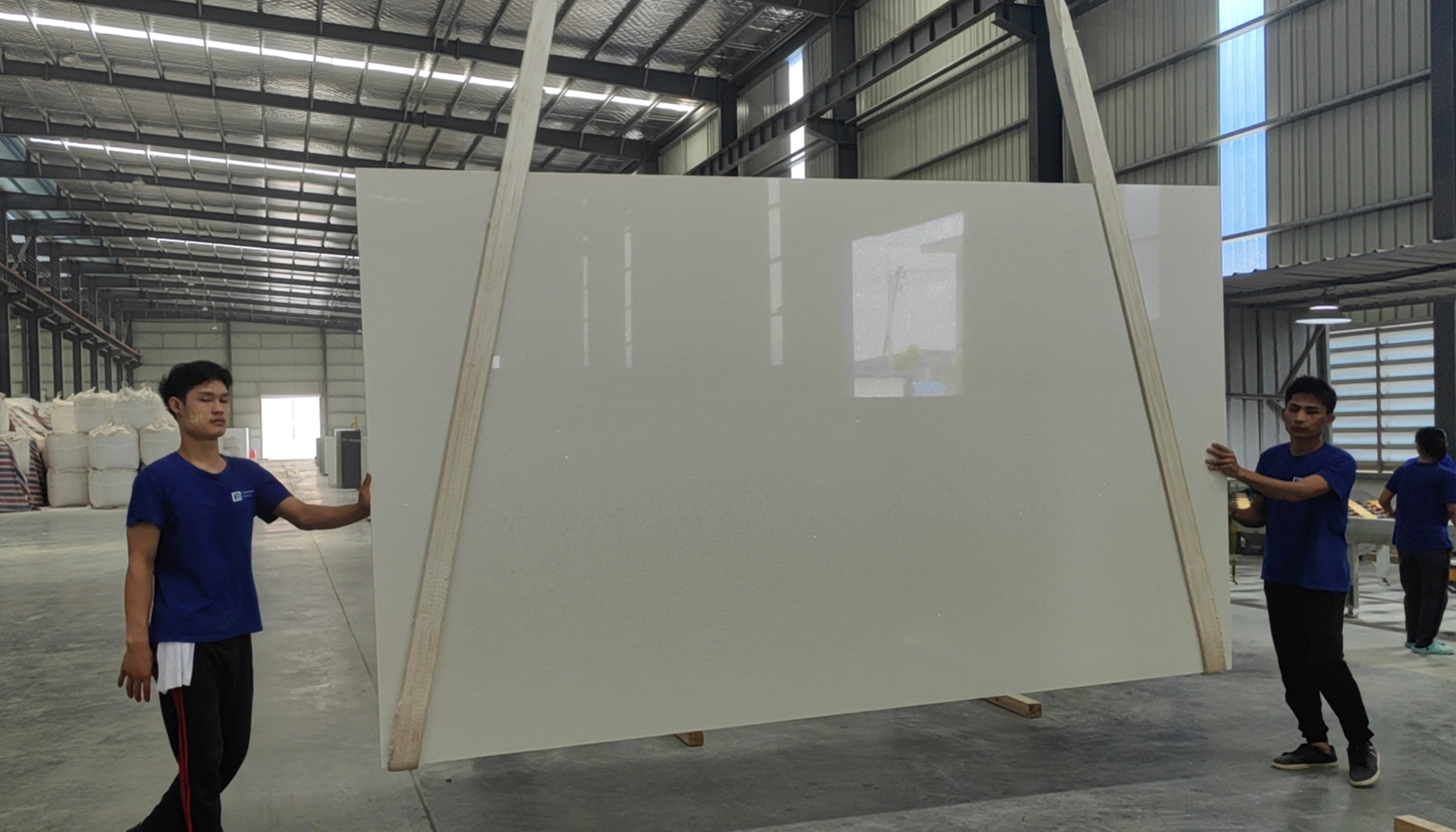 Super-Jumbo-Quartz-Slabs.jpg