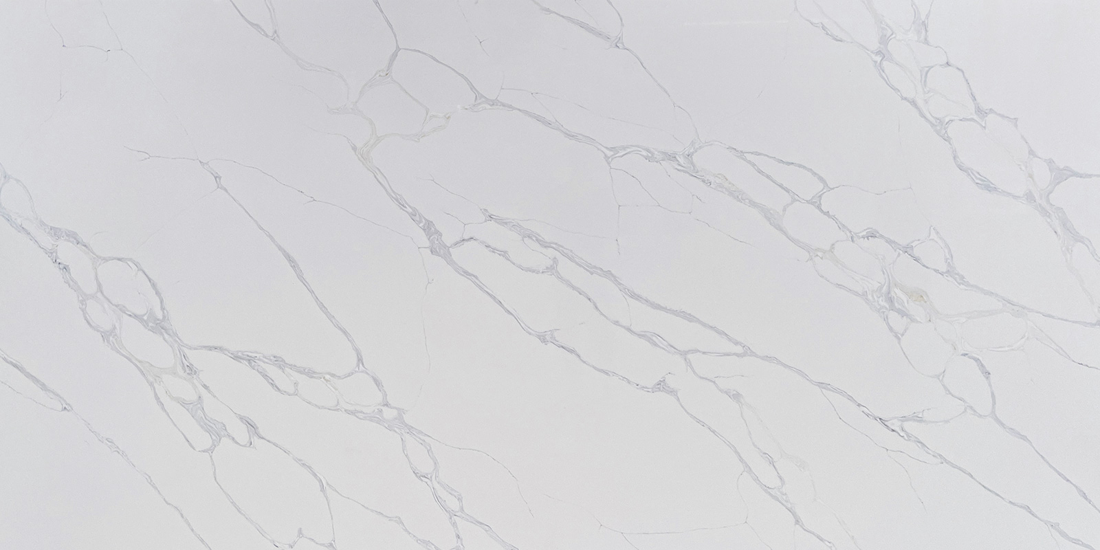 Light grey natural streak super white background quartz GQ-T253.jpg