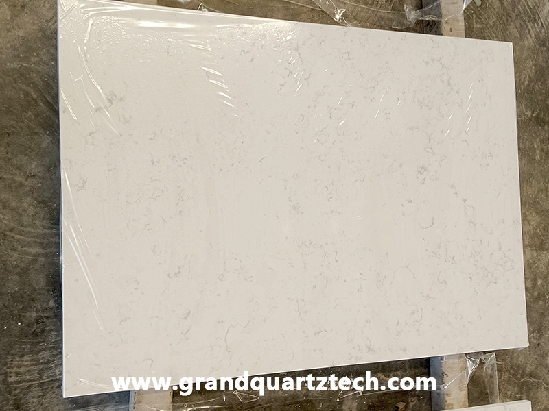 Cararra-quartz-slab-closeup.jpg