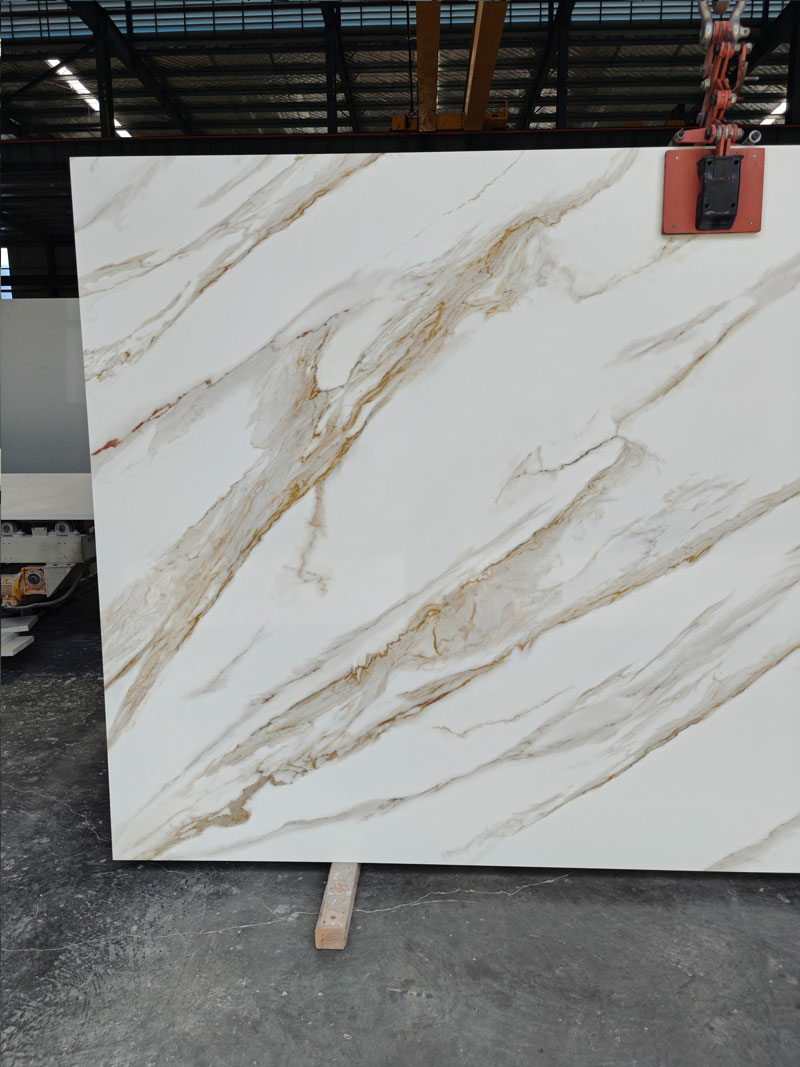 Calacatta-White-Quartz-Slabs-with-Gold-Marble-Veining-Printed-Quartz-GQ-R0210.jpg