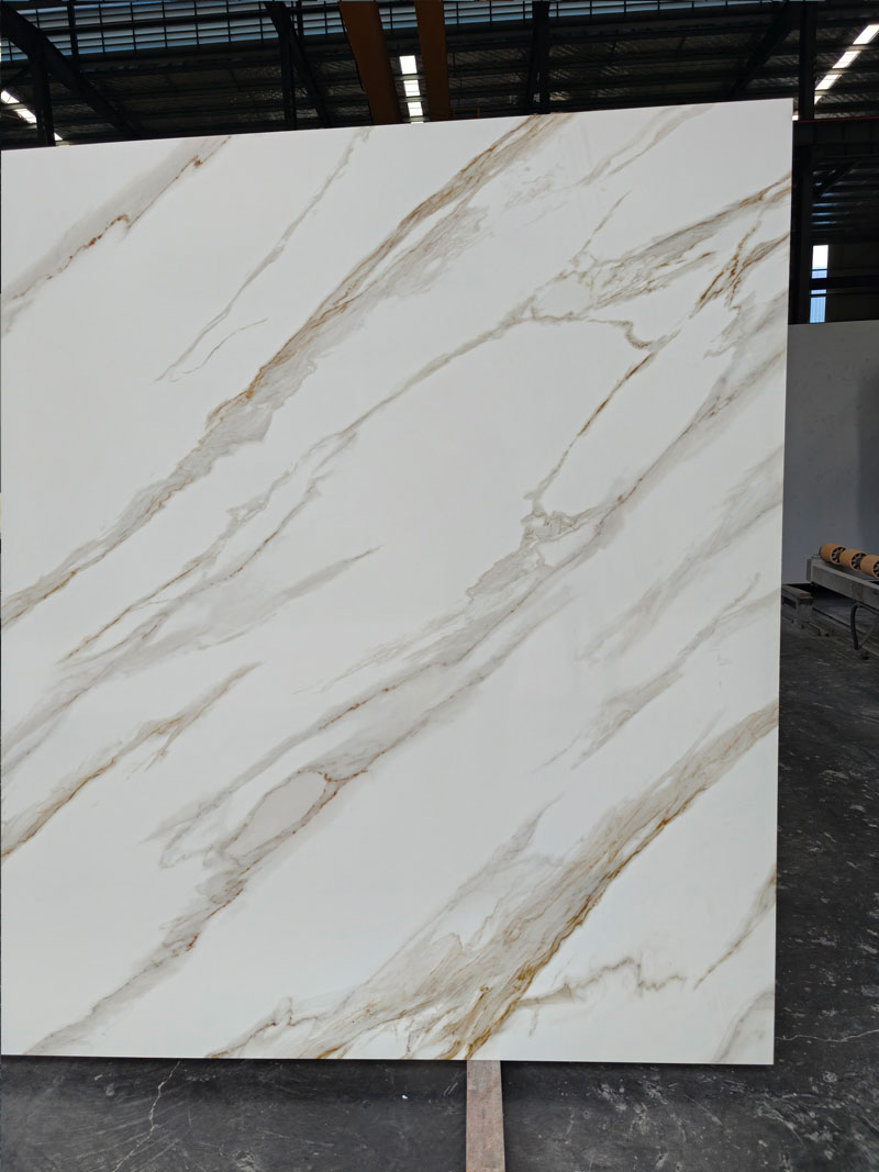 Calacatta-White-Quartz-Slabs-with-Gold-Marble-Veining-Printed-Quartz-GQ-R0210.jpg