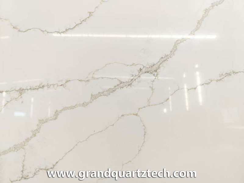 Calacatta-Ariston-Gold-Quartz-Slabs-with-Super-White-Base-Closeup.jpg 