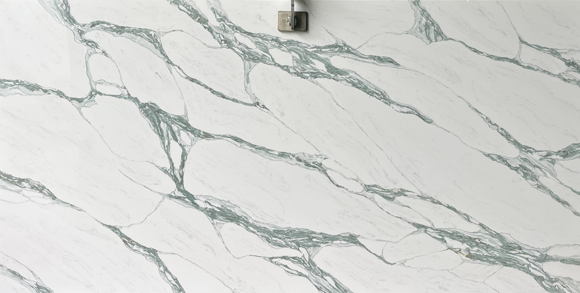 Calacatta quartz with emerald green veins GQ-T436.jpg 