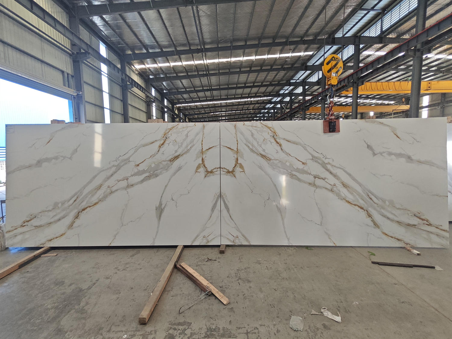Bookmatched printed super jumbo quartz slabs GQ-T522-1.jpg 