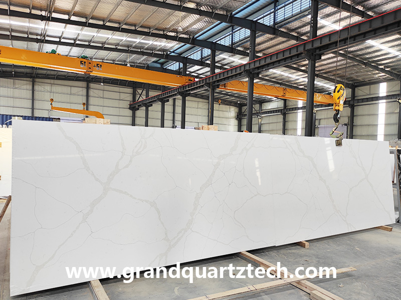 Calacatta-Classic-Quartz-(GQ-T133)-Marble-Look-Slabs-2.jpg