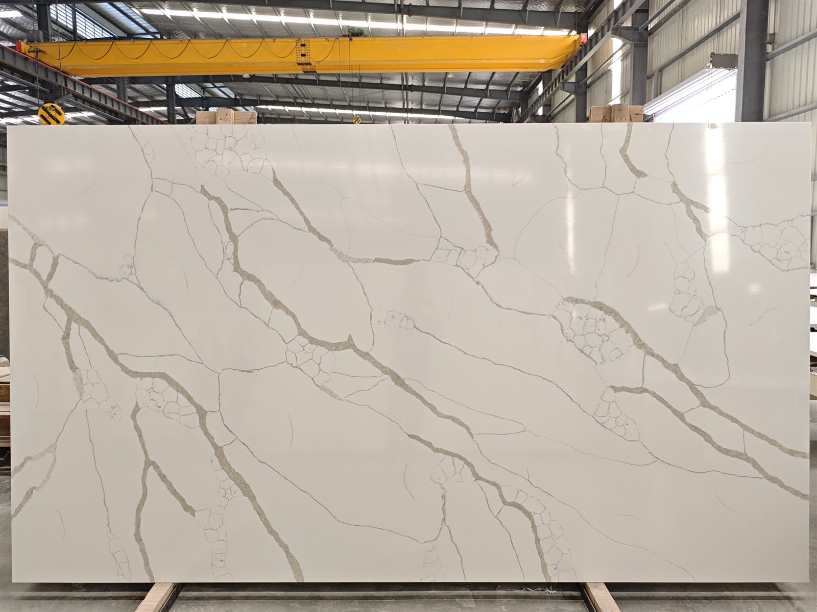 Calacatta white quartz slab super jumbo size GQ-T113.jpg 