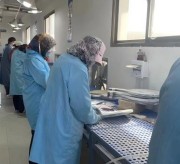 4 Padel racket putty application process during production.jpg 
