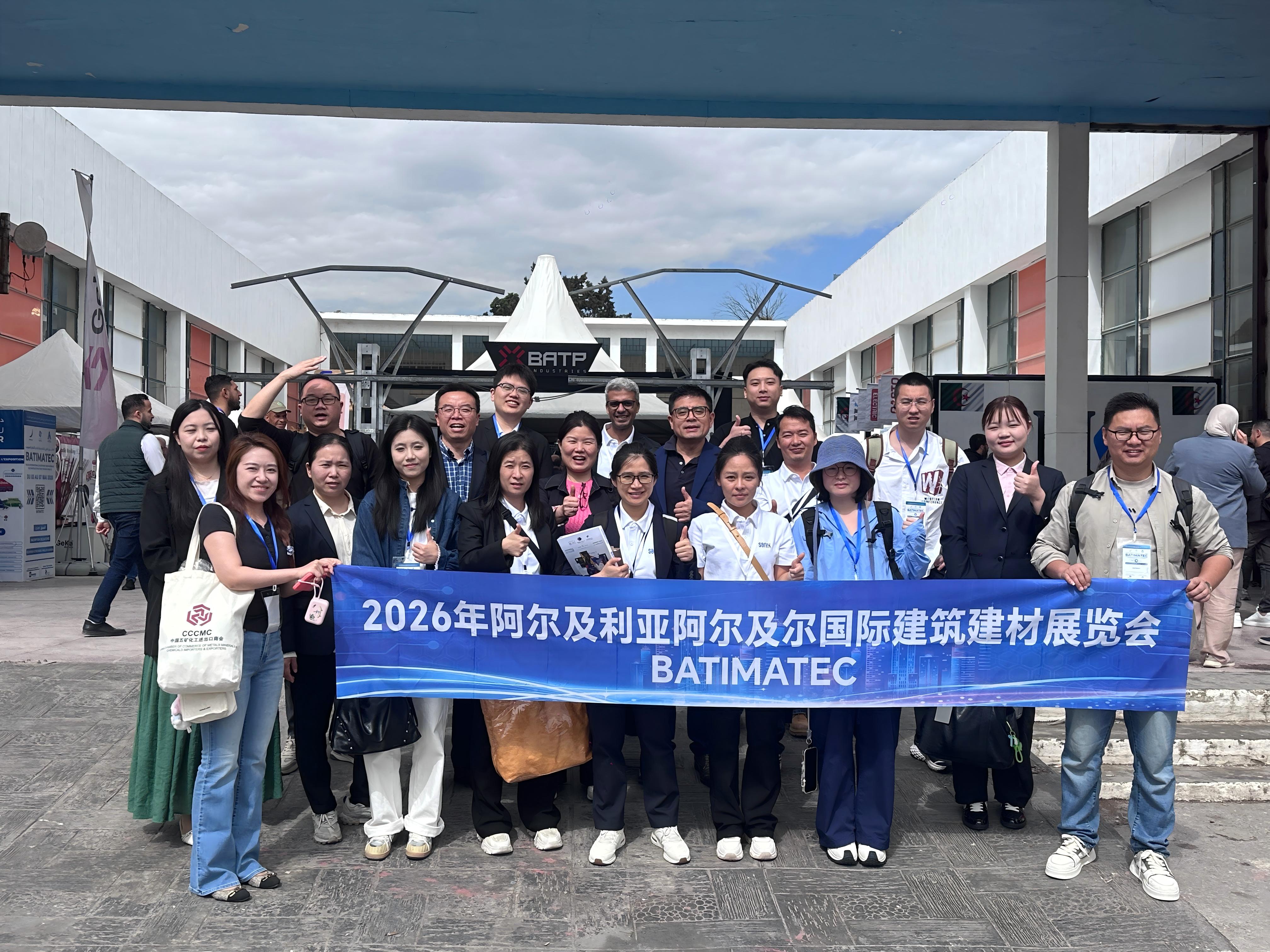 26.5阿尔及利亚建材合影.jpg